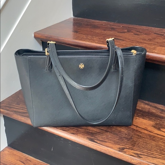 Tory Burch Handbags - NWOT! Tory Burch saffiano leather tote